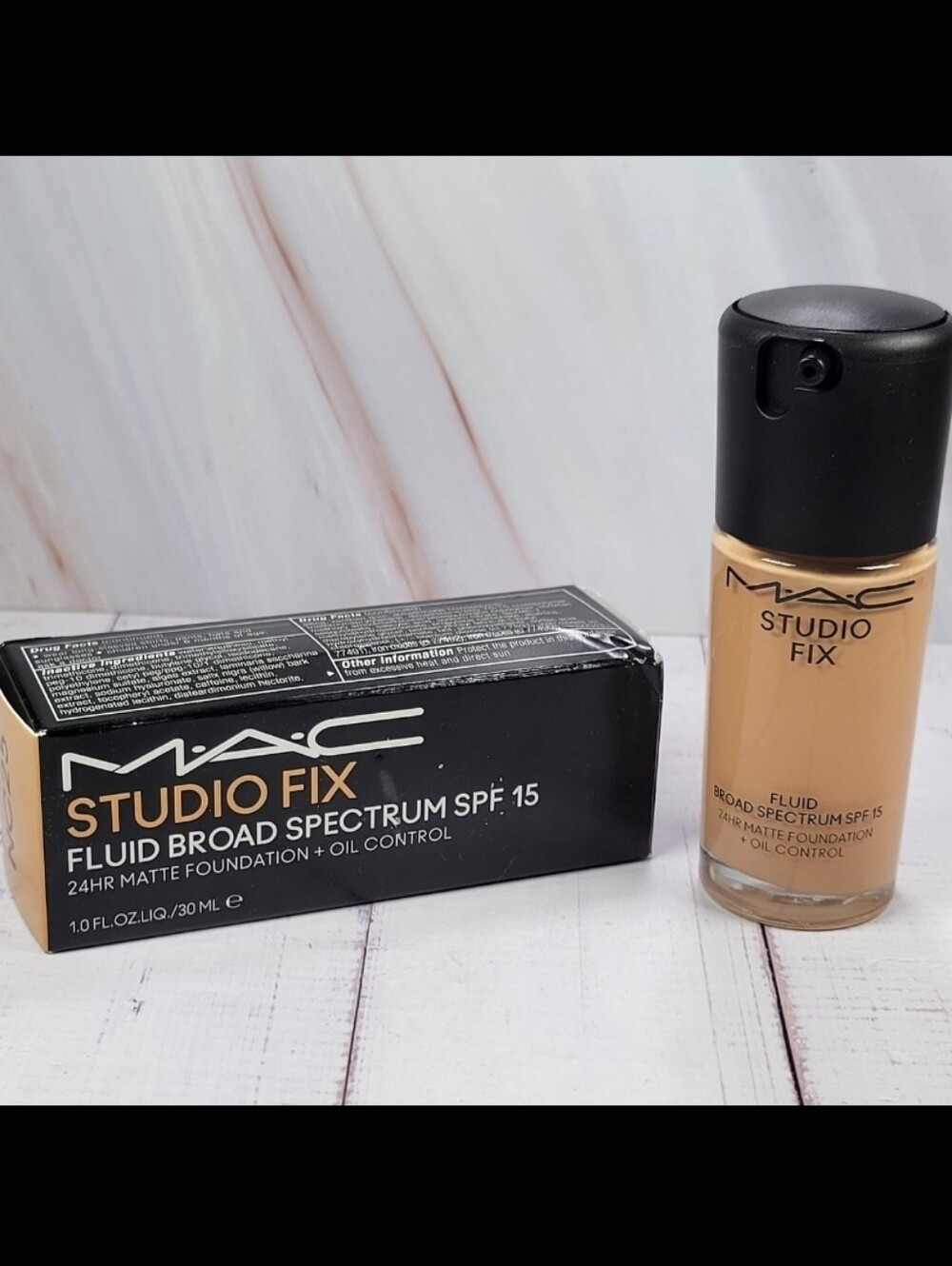 MAC Studio Fix Fluid 24 HR Matte Foundation NC25 BNIB